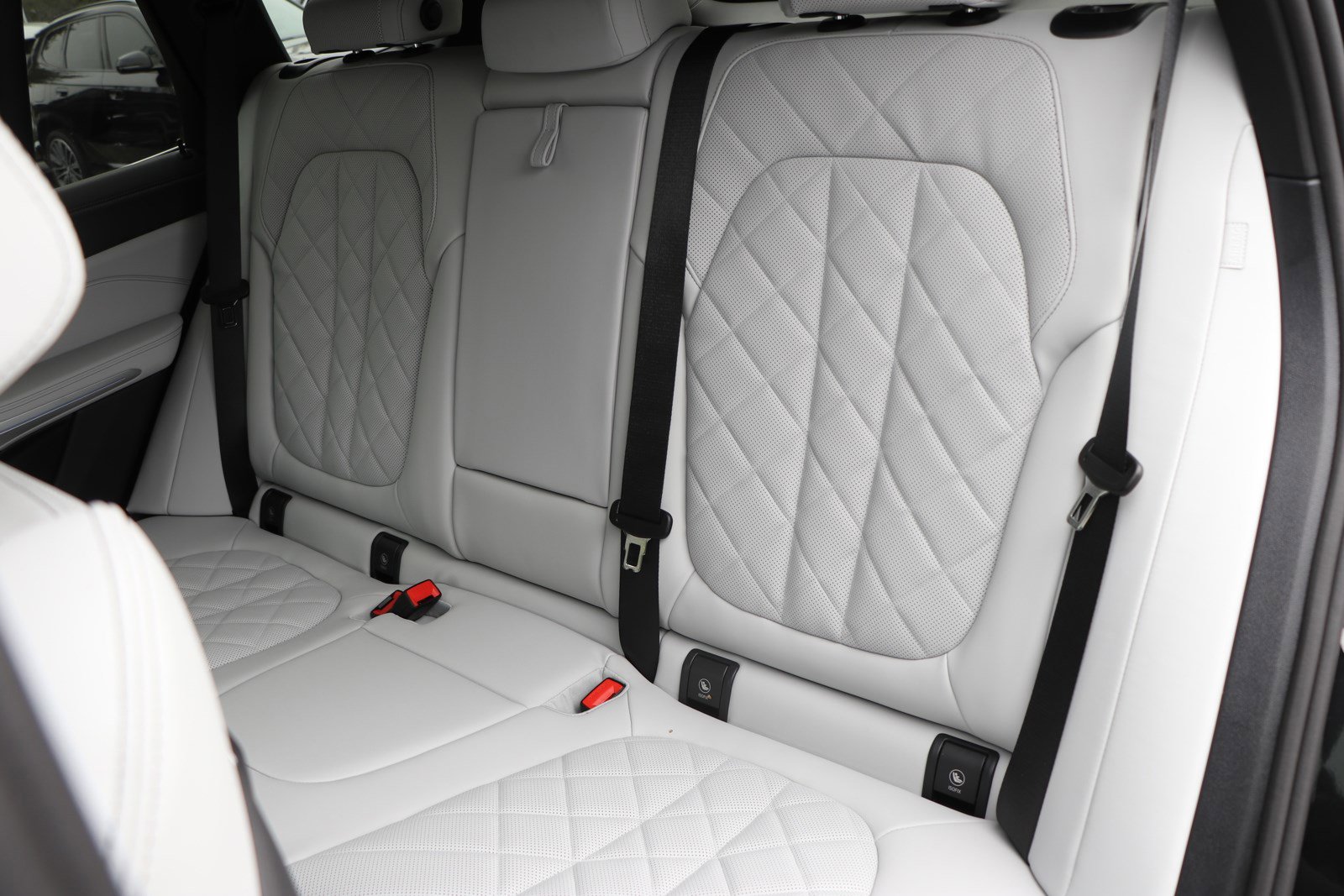 Certified 2025 BMW X5 xDrive50e w/ Parking Assistance Package image 36