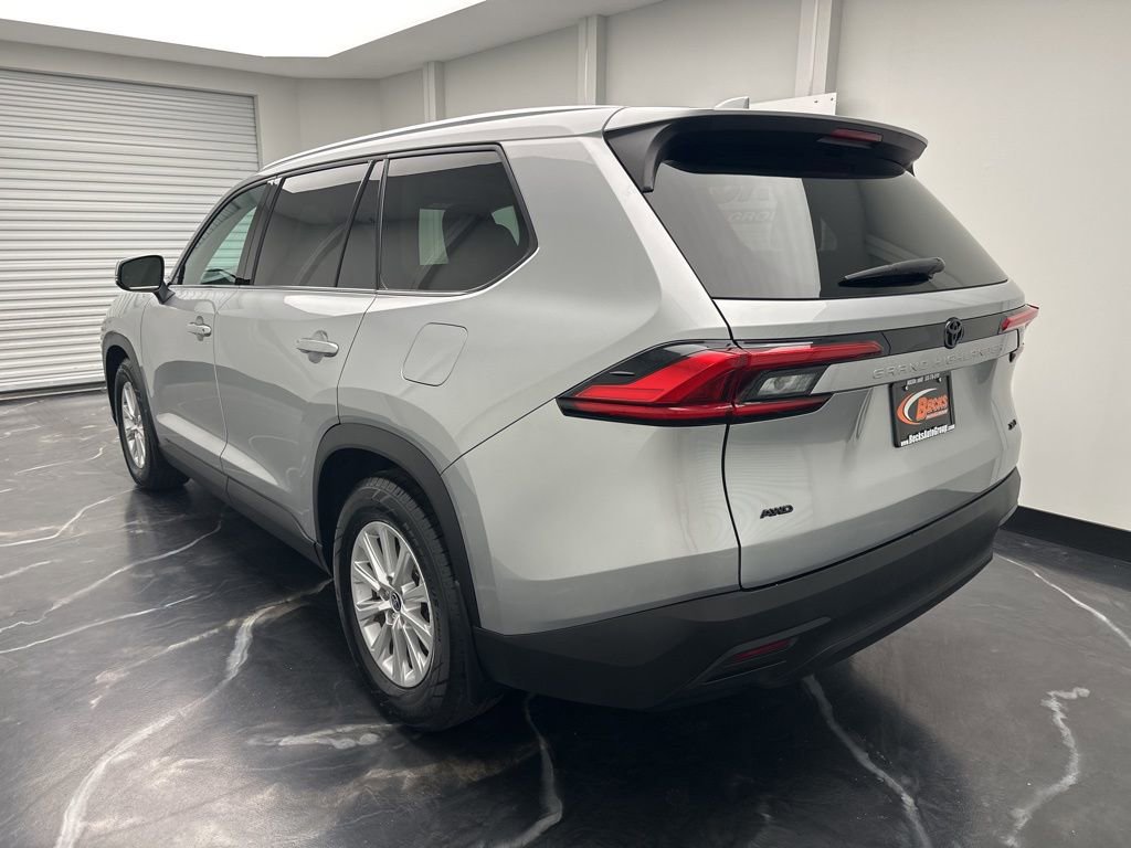 Used 2024 Toyota Grand Highlander XLE image 3