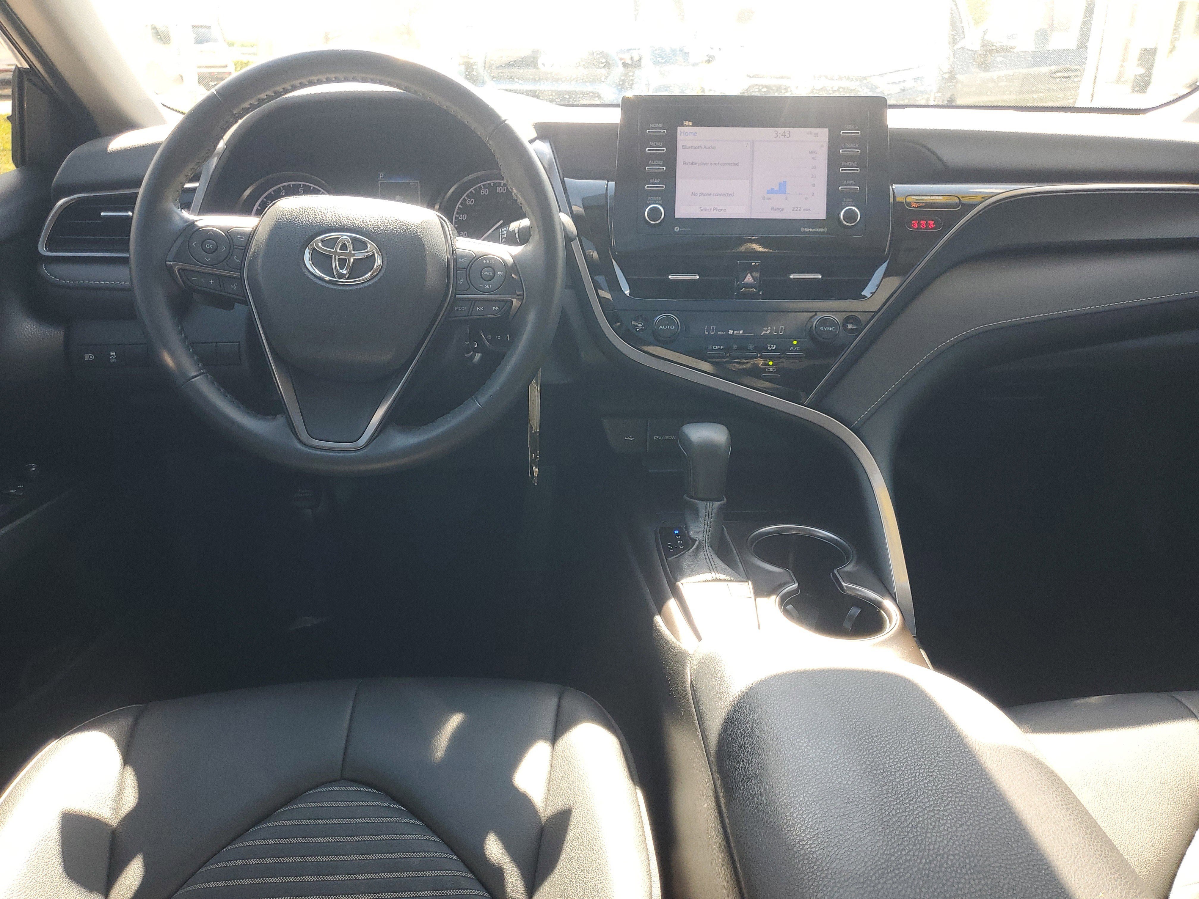 Used 2024 Toyota Camry SE image 10