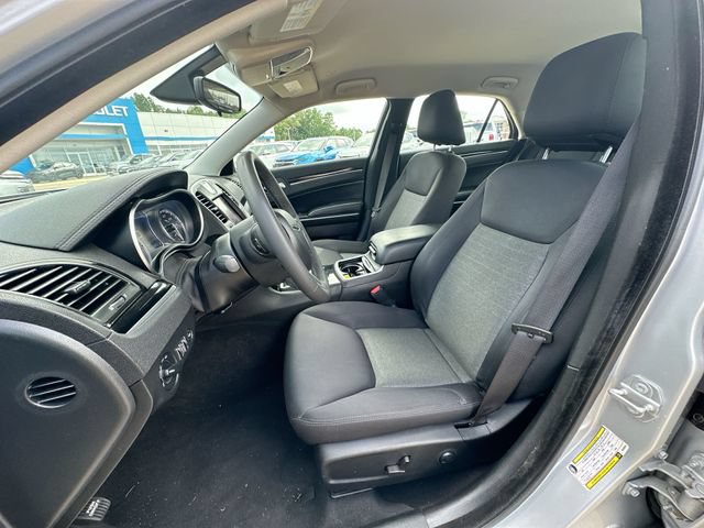 Used 2023 Chrysler 300 Touring w/ Sport Appearance Package RWD image 21