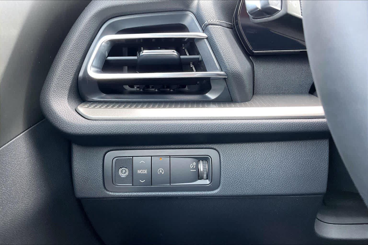 New 2027 Chevrolet Traverse LT w/ Driver Confidence Package FWD image 18