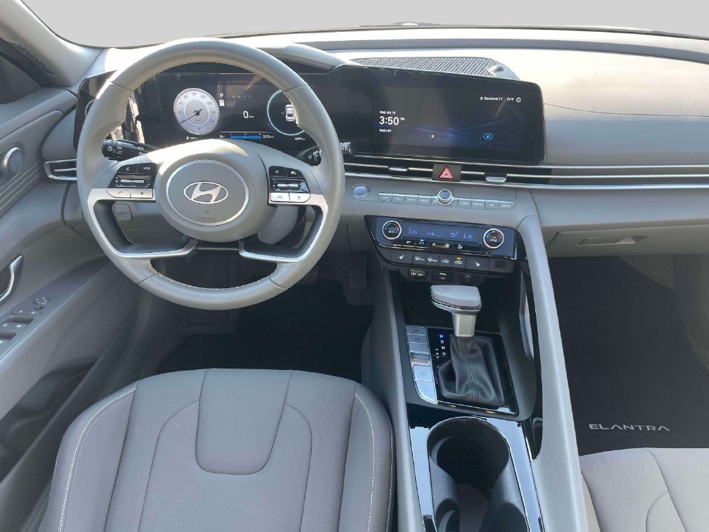 Used 2024 Hyundai Elantra SEL w/ Convenience Package FWD image 13