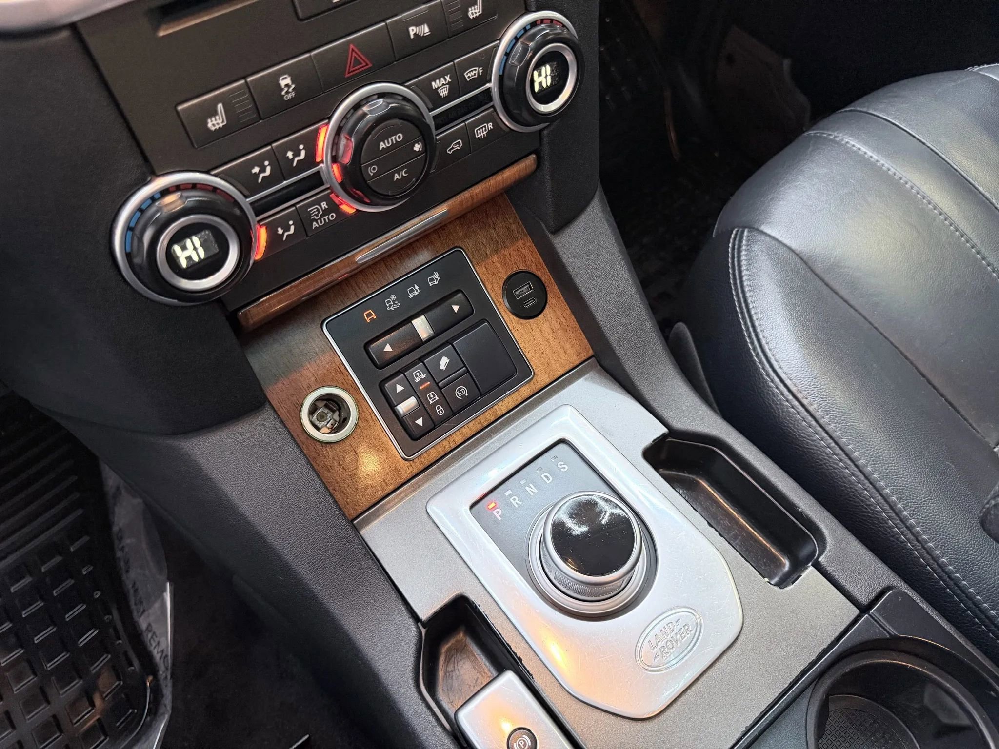 Used 2016 Land Rover LR4 HSE Silver Edition AWD/4WD image 19