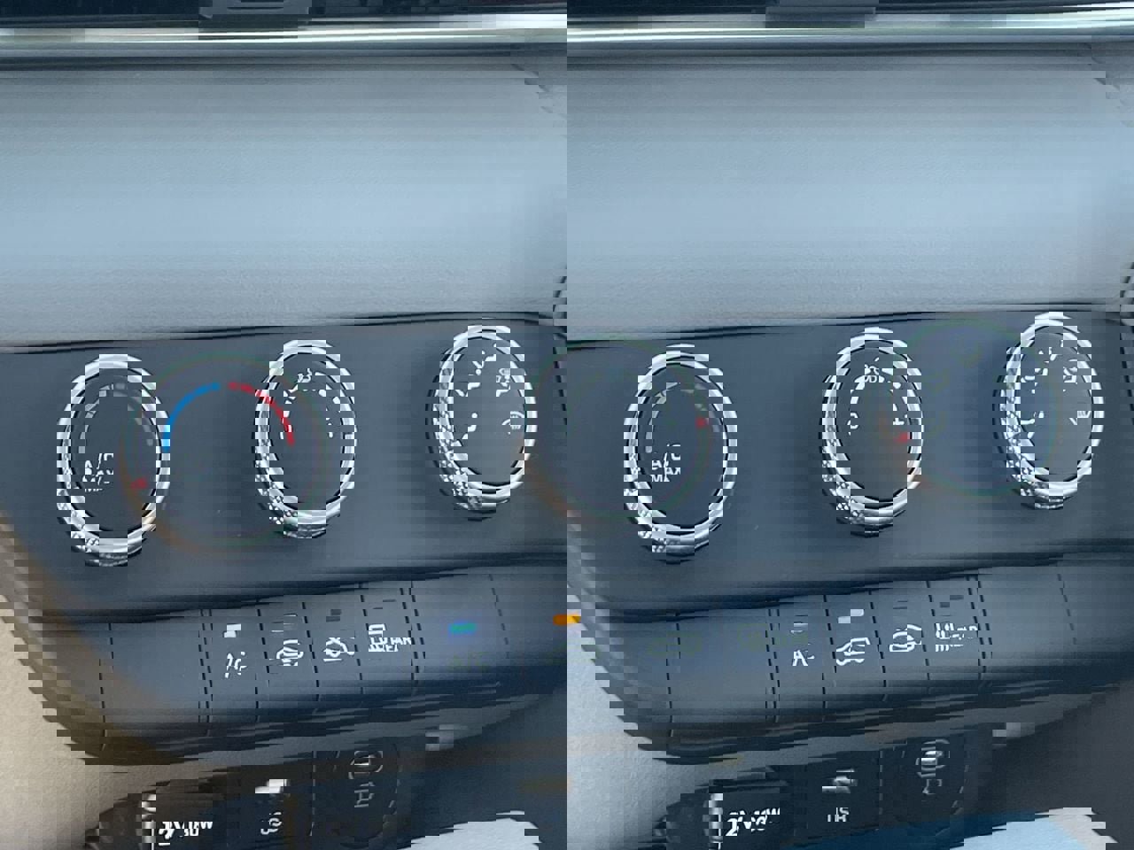 Certified 2025 Hyundai Elantra SE image 26