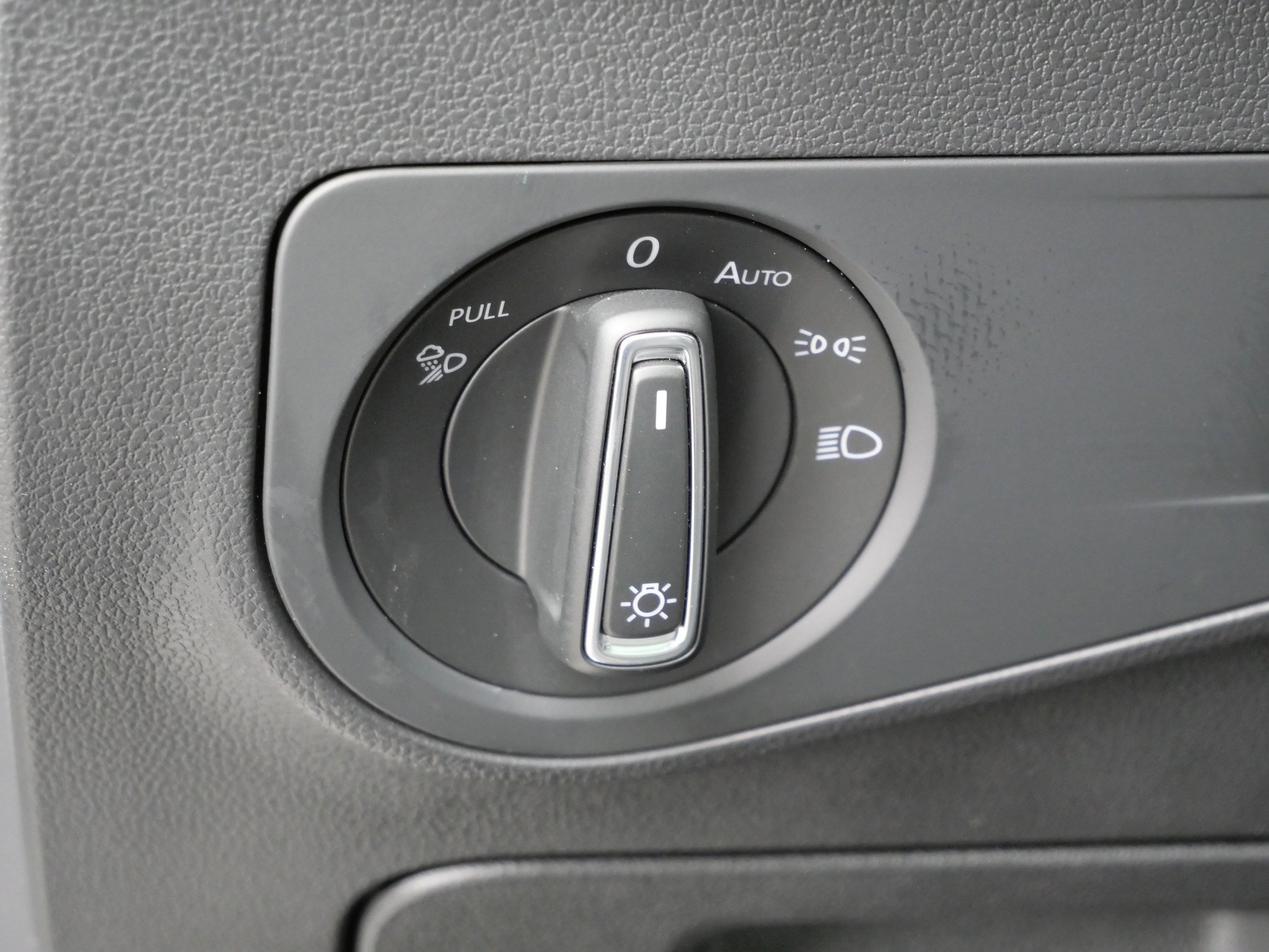 Certified 2022 Volkswagen Tiguan SEL R-Line image 21