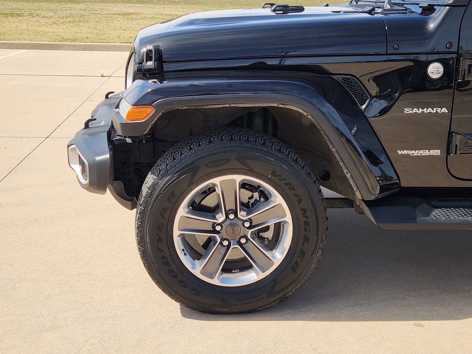 Used 2021 Jeep Wrangler Unlimited Sahara image 9