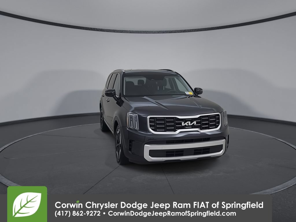 Used 2025 Kia Telluride S AWD/4WD image 3