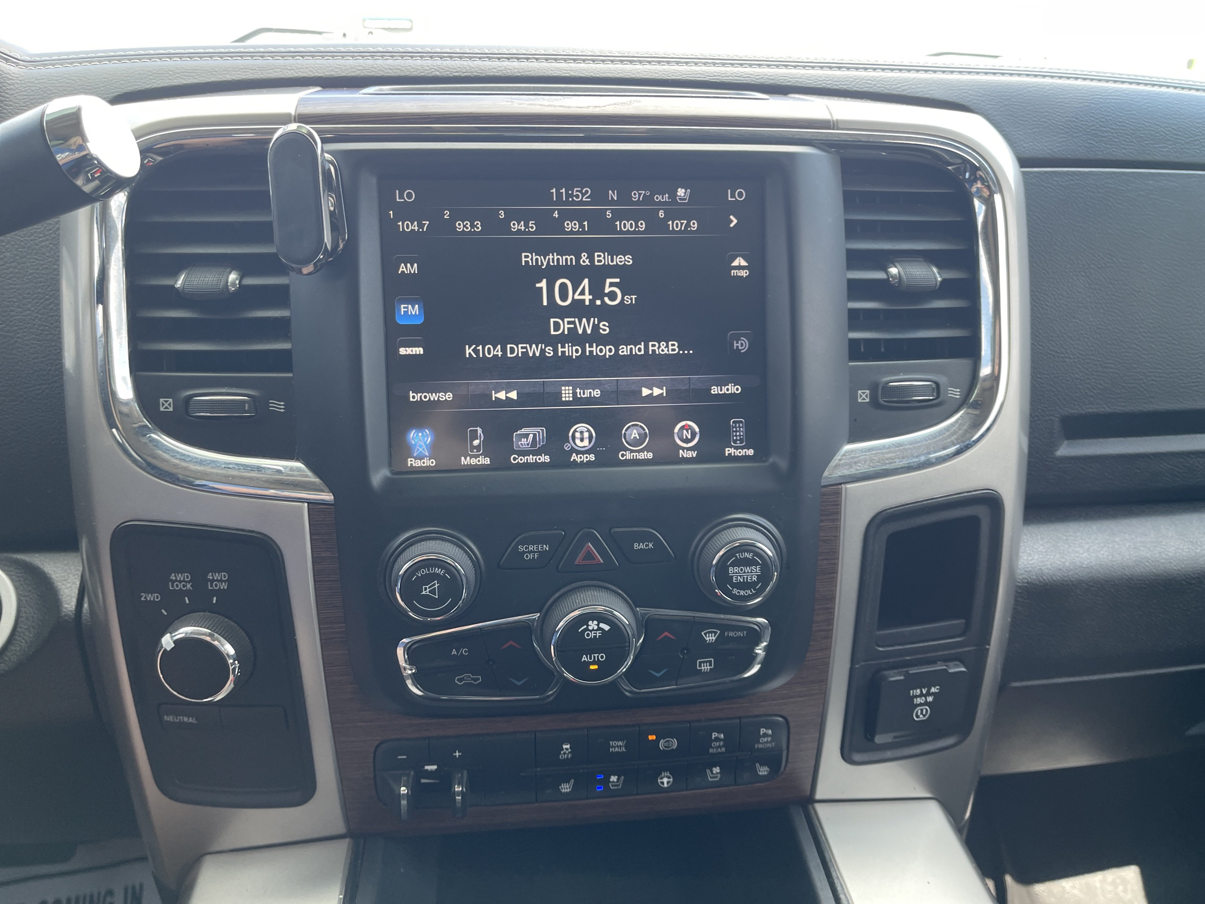 Used 2017 RAM 3500 Laramie w/ Sport Appearance Group AWD/4WD image 28