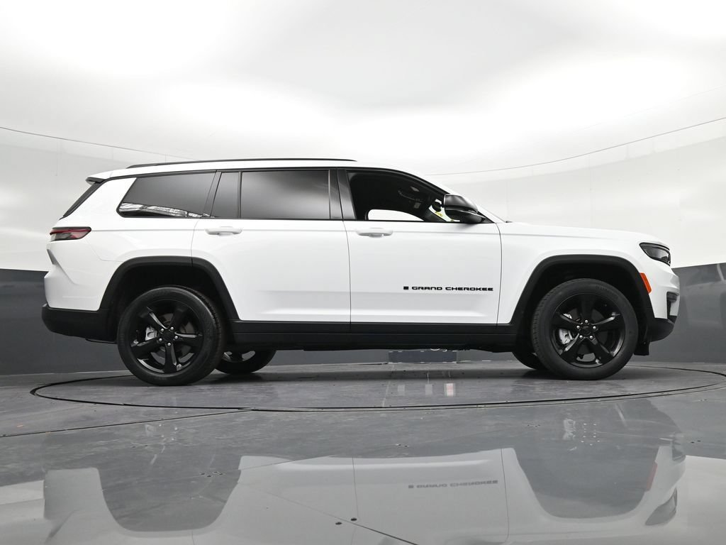 Used 2024 Jeep Grand Cherokee L Limited w/ Black Appearance Package AWD/4WD image 24