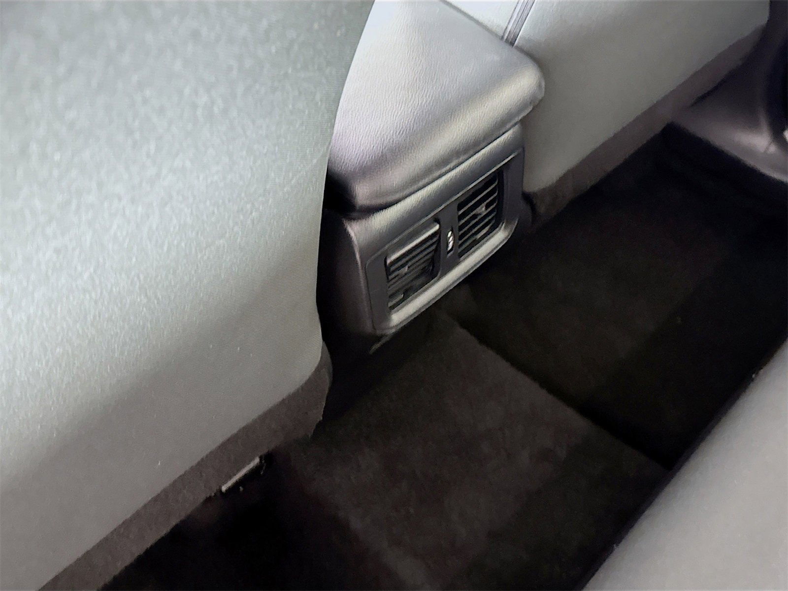 Used 2024 Toyota RAV4 AWD Hybrid image 21