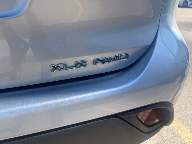 Used 2021 Toyota Highlander XLE AWD/4WD image 28