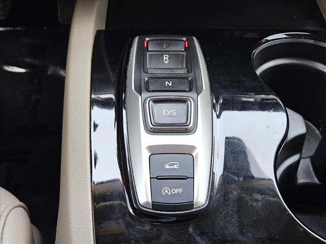 Used 2017 Honda Pilot Touring image 12