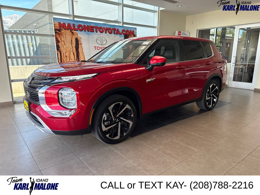 Used 2025 Mitsubishi Outlander SE
