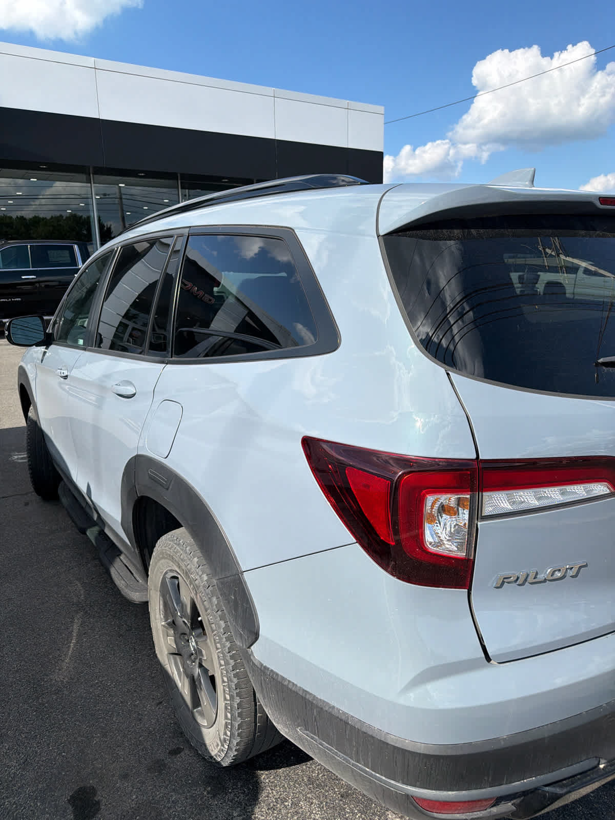 Used 2022 Honda Pilot TrailSport image 3