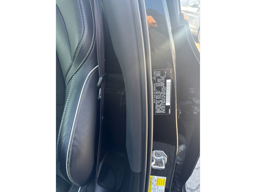 Used 2018 Volvo XC60 T5 R-Design w/ Convenience Package image 17