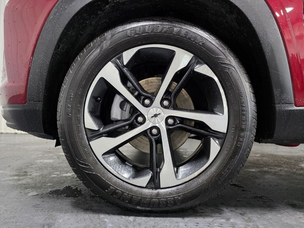 Used 2025 Chevrolet Trax RS w/ Driver Confidence Package FWD image 4