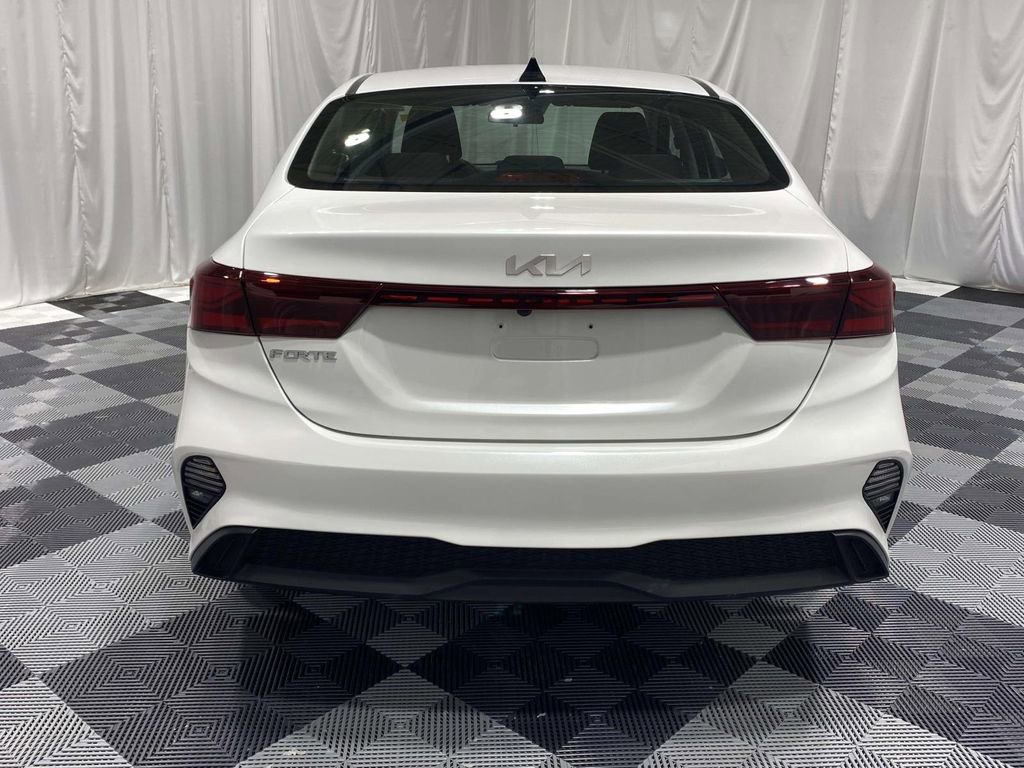 Used 2023 Kia Forte LXS image 3