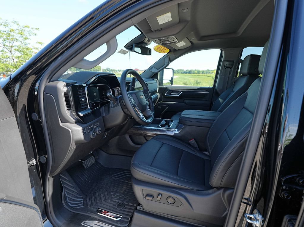 Used 2026 Chevrolet Silverado 3500 LTZ w/ LTZ Plus Package AWD/4WD image 17