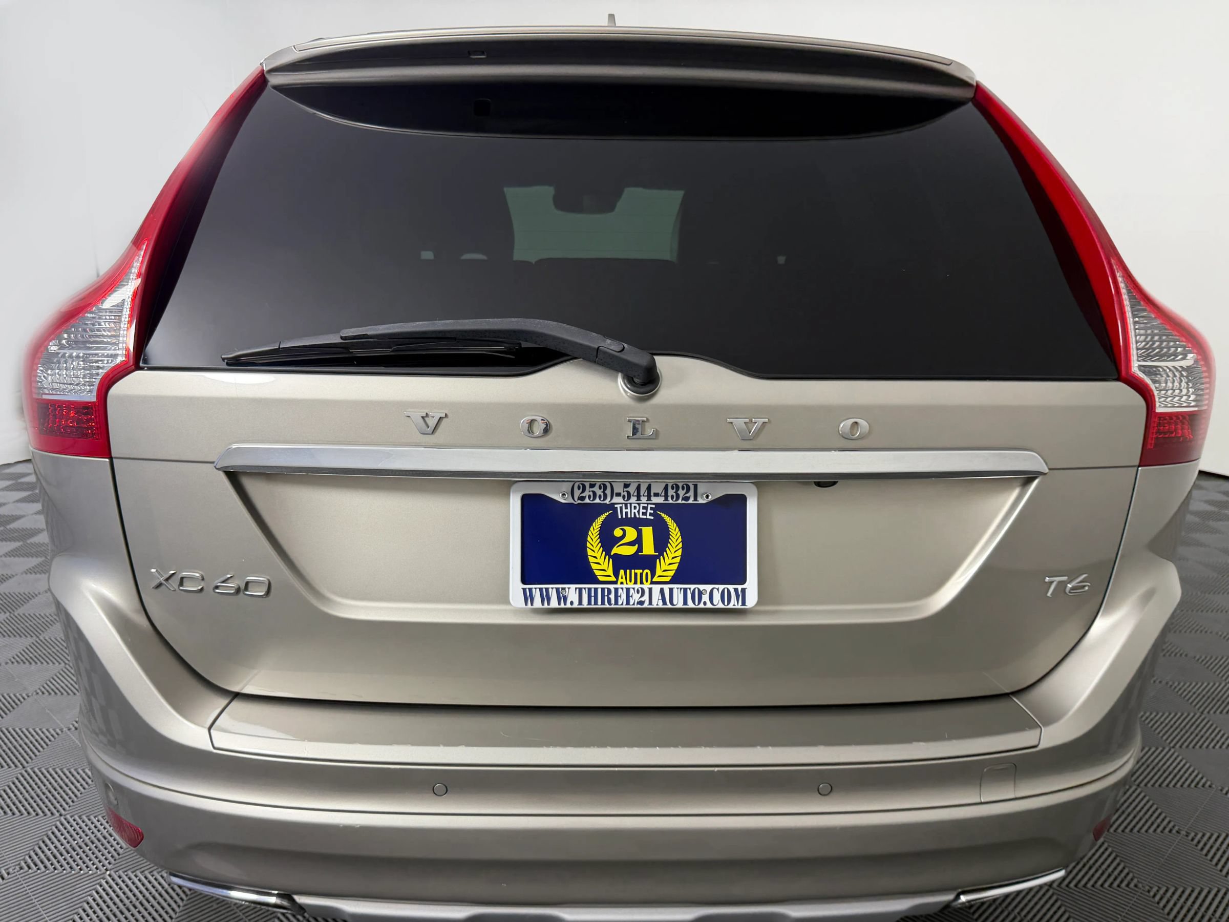 Used 2016 Volvo XC60 T6 Platinum FWD image 8