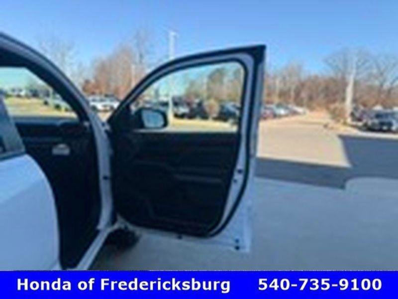 Used 2025 Toyota Tacoma SR5 image 33