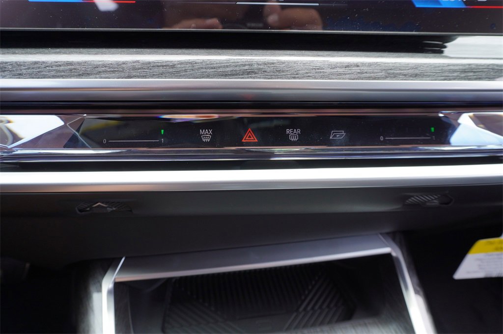 New 2025 BMW 740i w/ Executive Package image 9