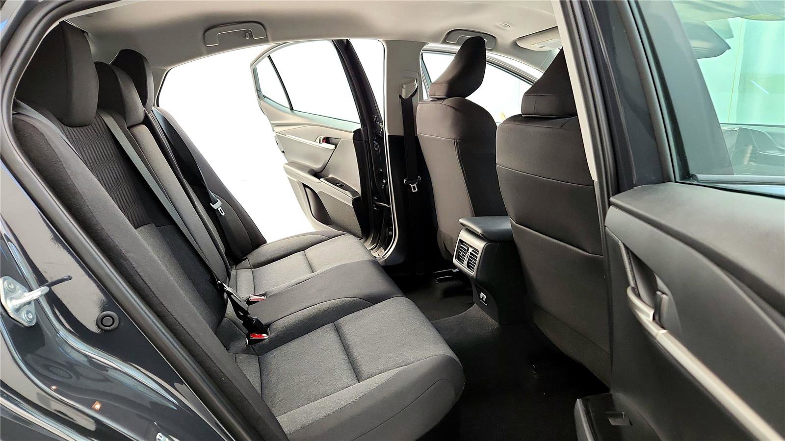 Used 2025 Toyota Camry LE image 18