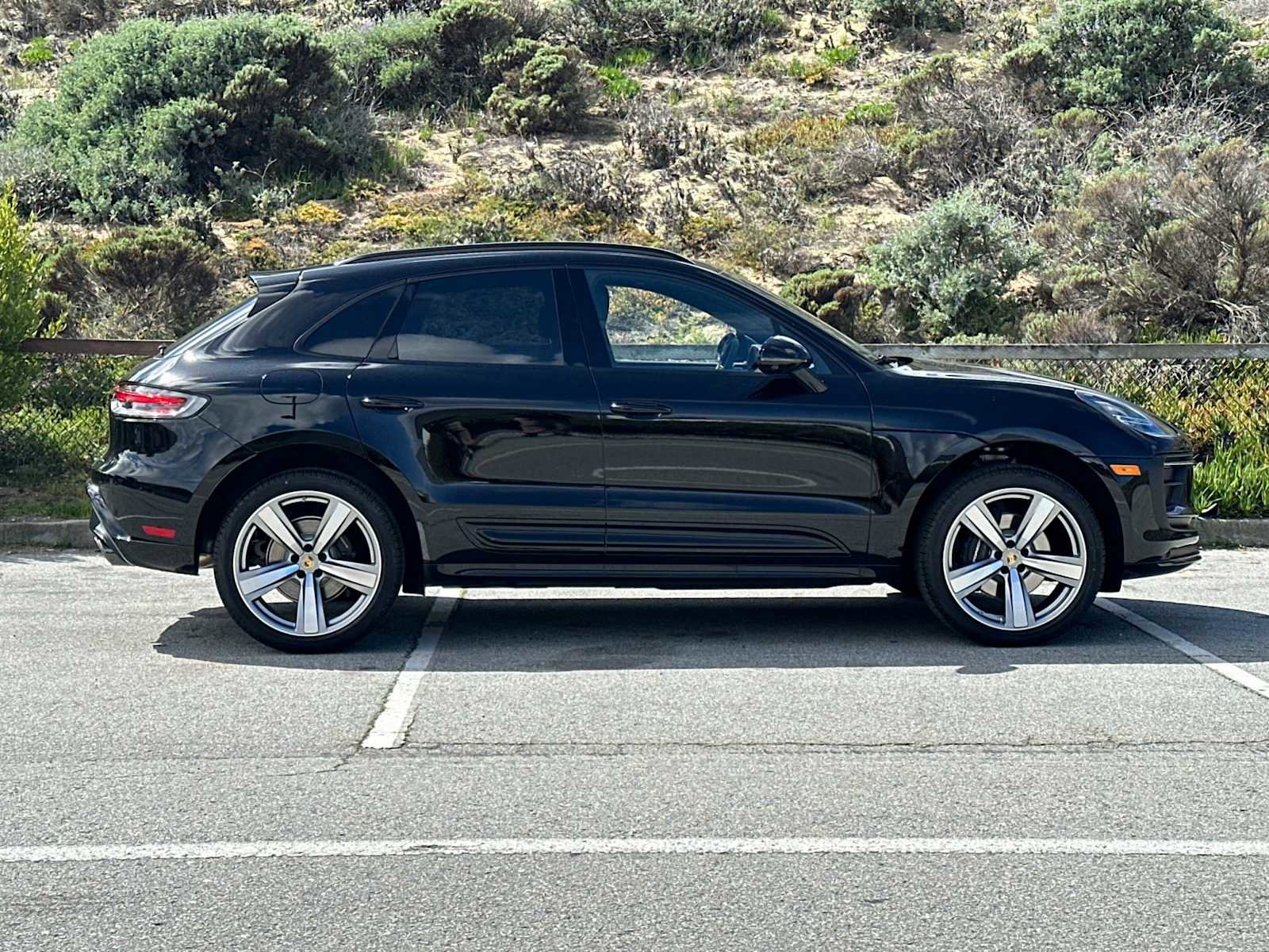 New 2025 Porsche Macan AWD/4WD image 9