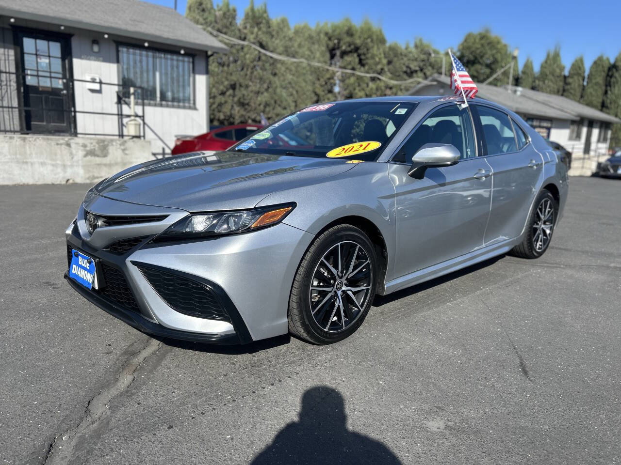 Used 2021 Toyota Camry SE image 4