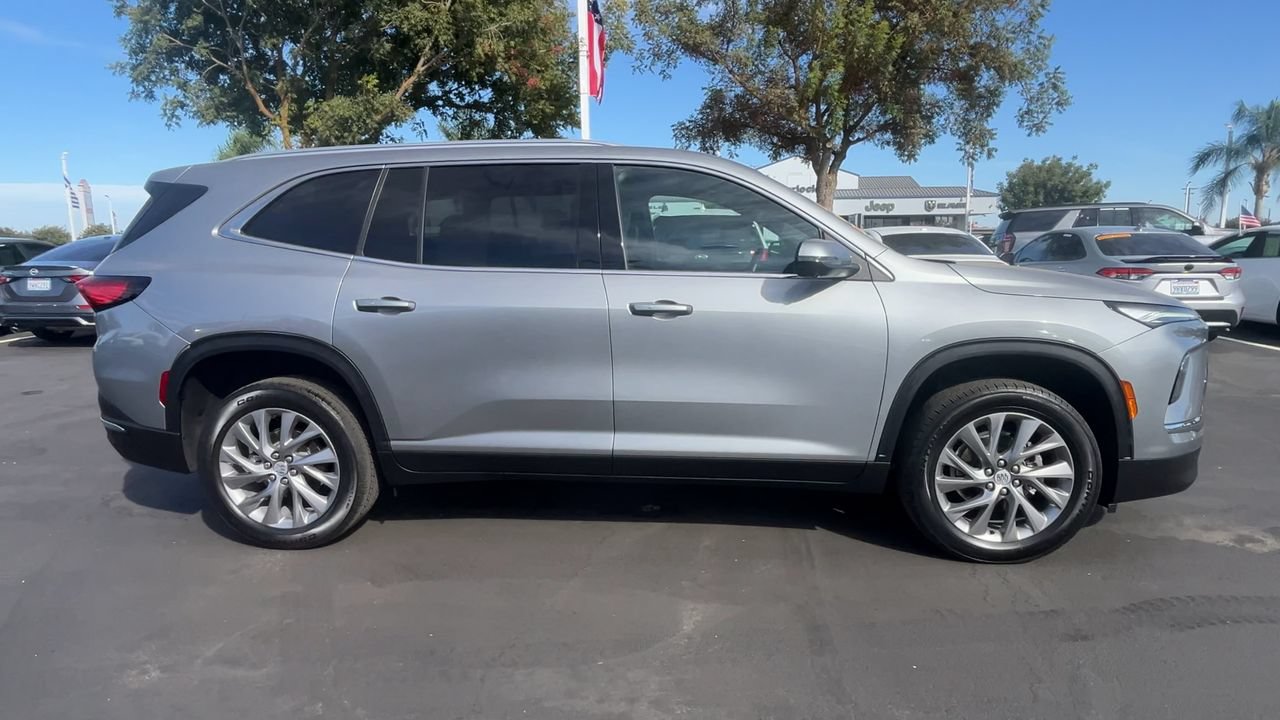 Used 2025 Buick Enclave Preferred AWD/4WD image 8
