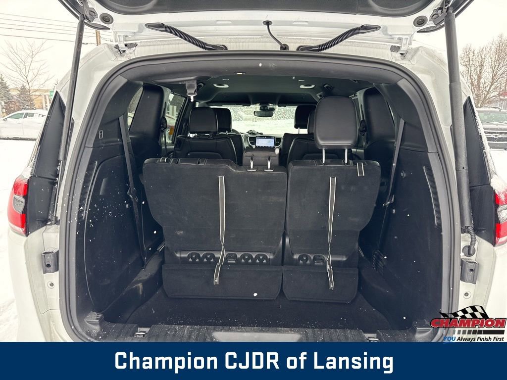Used 2025 Chrysler Pacifica Select image 40