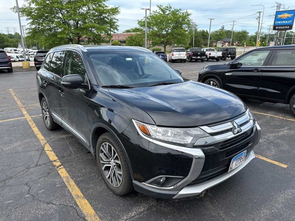 Used 2017 Mitsubishi Outlander SEL AWD/4WD image 2