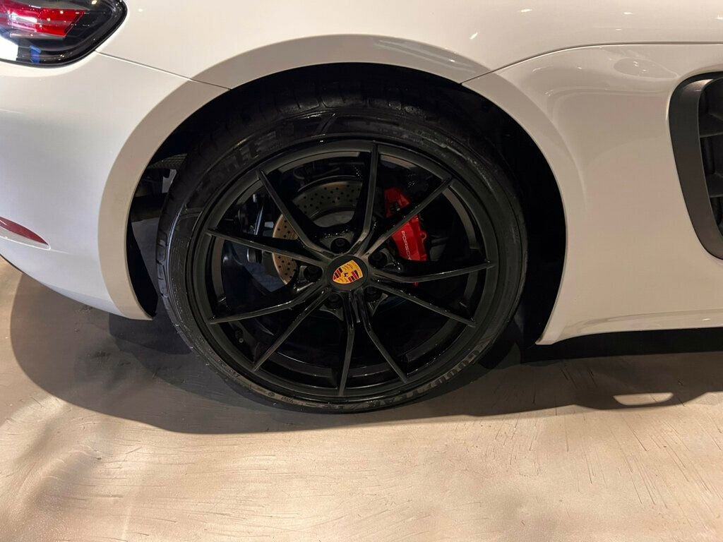 Used 2019 Porsche 718 Boxster RWD image 16
