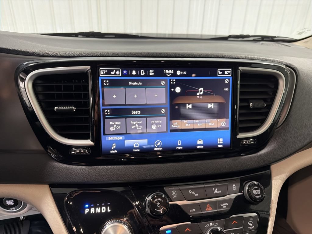 Used 2024 Chrysler Pacifica Touring-L FWD image 25