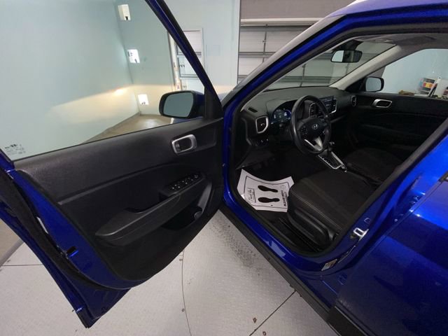 Used 2024 Hyundai Venue SEL FWD image 11