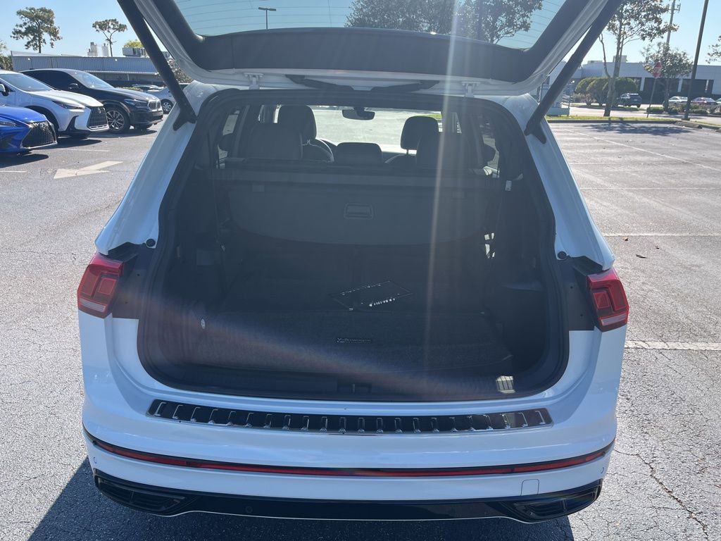 Used 2022 Volkswagen Tiguan SE R-Line image 5
