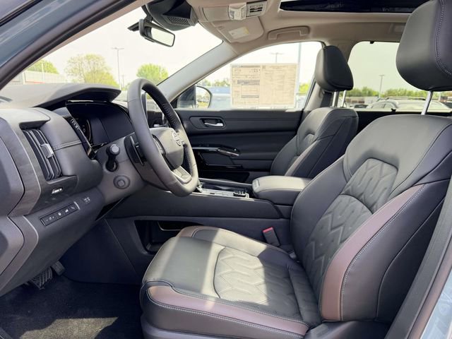 New 2026 Nissan Pathfinder Platinum image 16