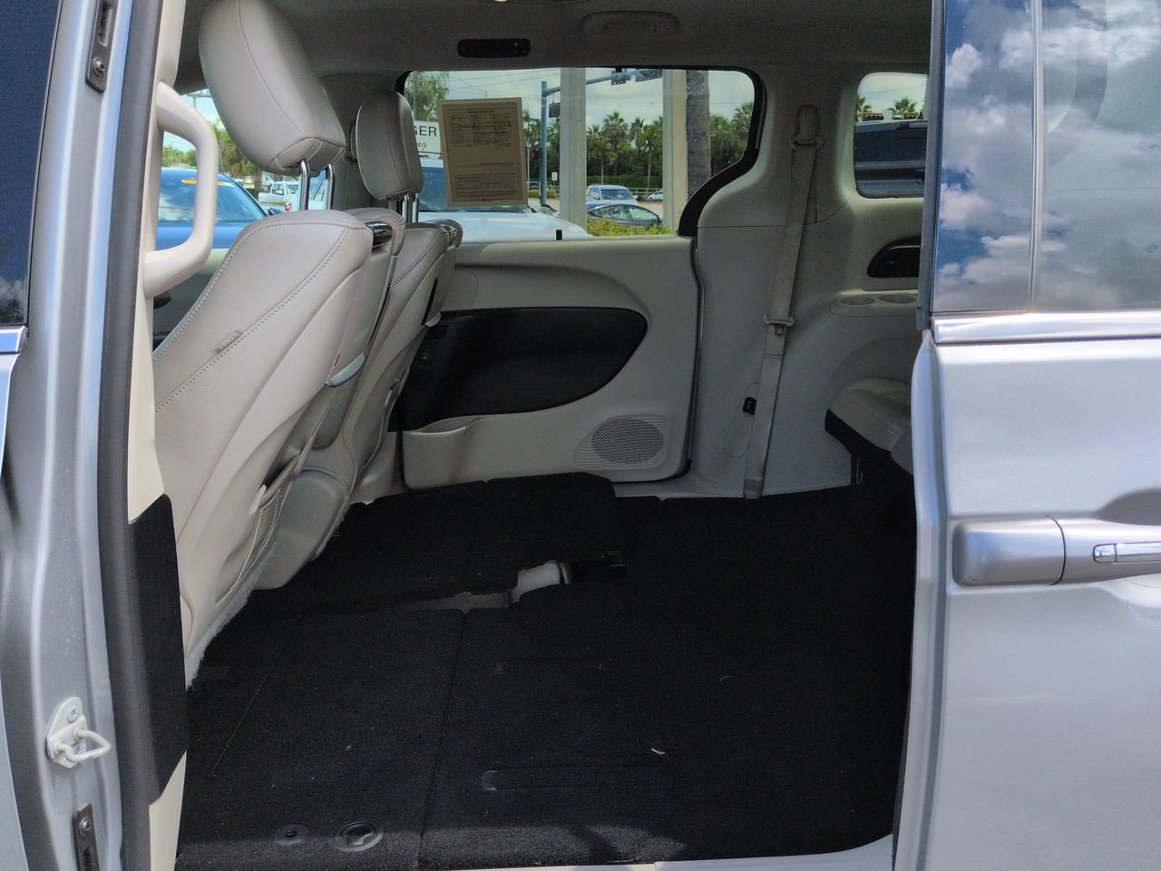Used 2019 Chrysler Pacifica Touring-L Plus w/ Advanced Safetytec Group FWD image 14