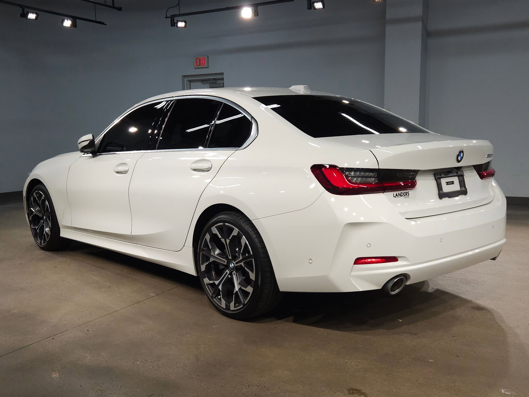 Used 2025 BMW 330i Sedan w/ Premium Package image 5