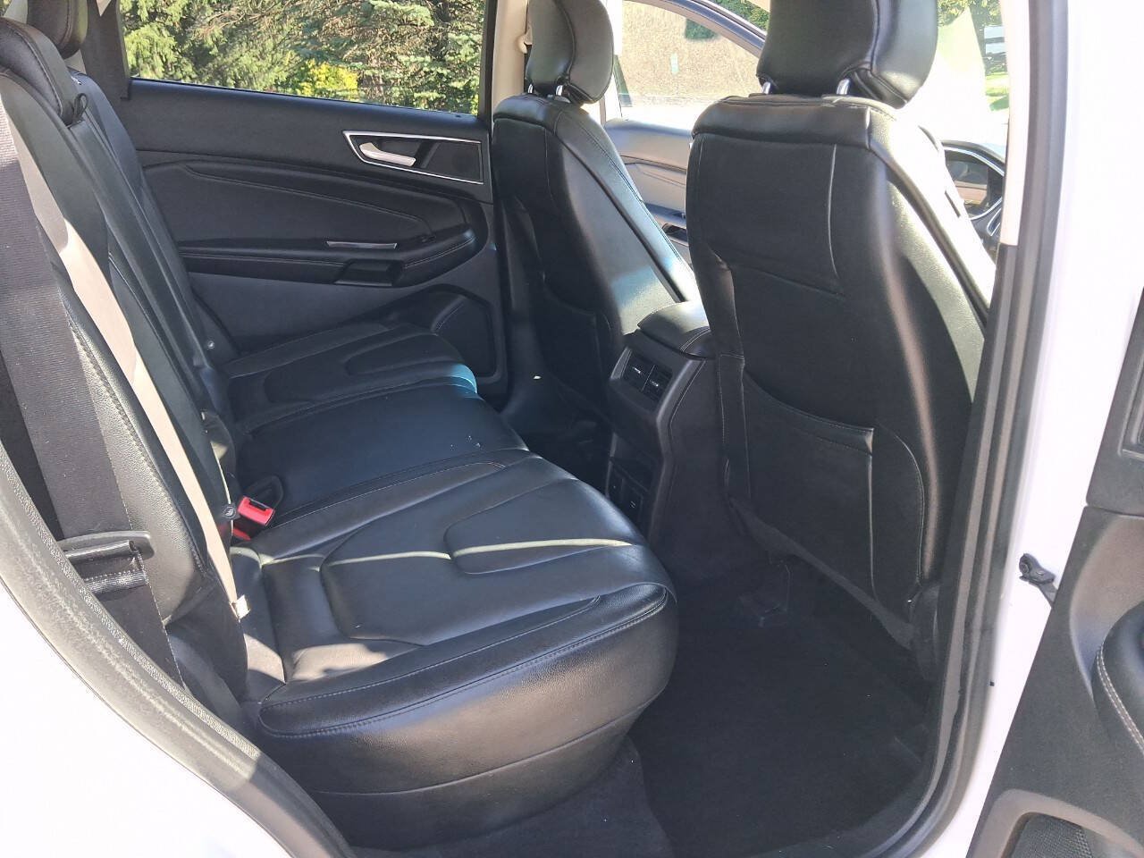 Used 2017 Ford Edge Titanium w/ Technology Package AWD/4WD image 23