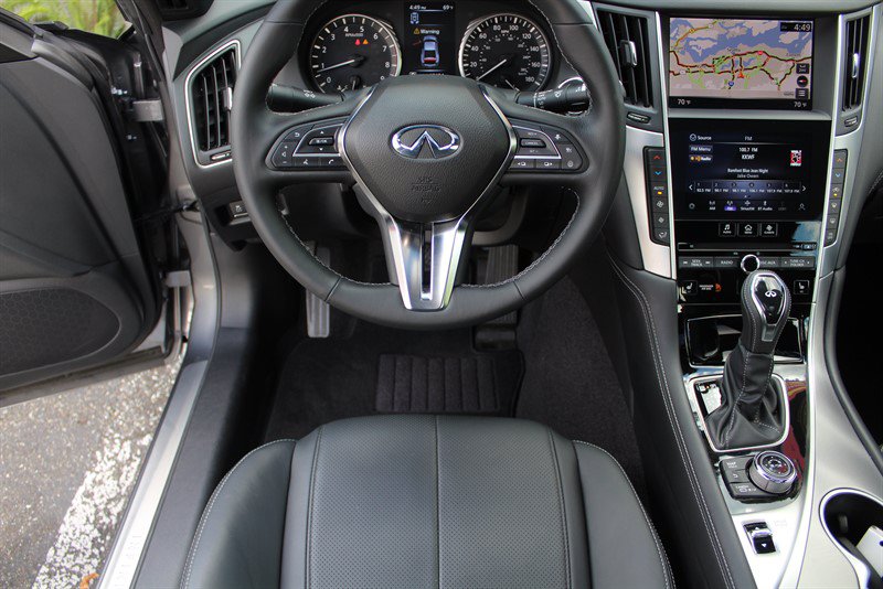 Used 2021 INFINITI Q60 3.0t Luxe w/ Essential Package AWD/4WD image 2