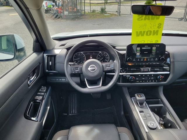 Used 2025 Nissan Pathfinder SL AWD/4WD image 27