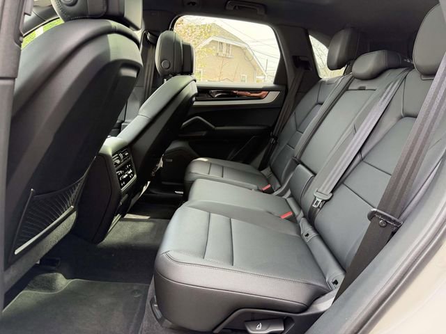 Used 2026 Porsche Cayenne AWD/4WD image 16