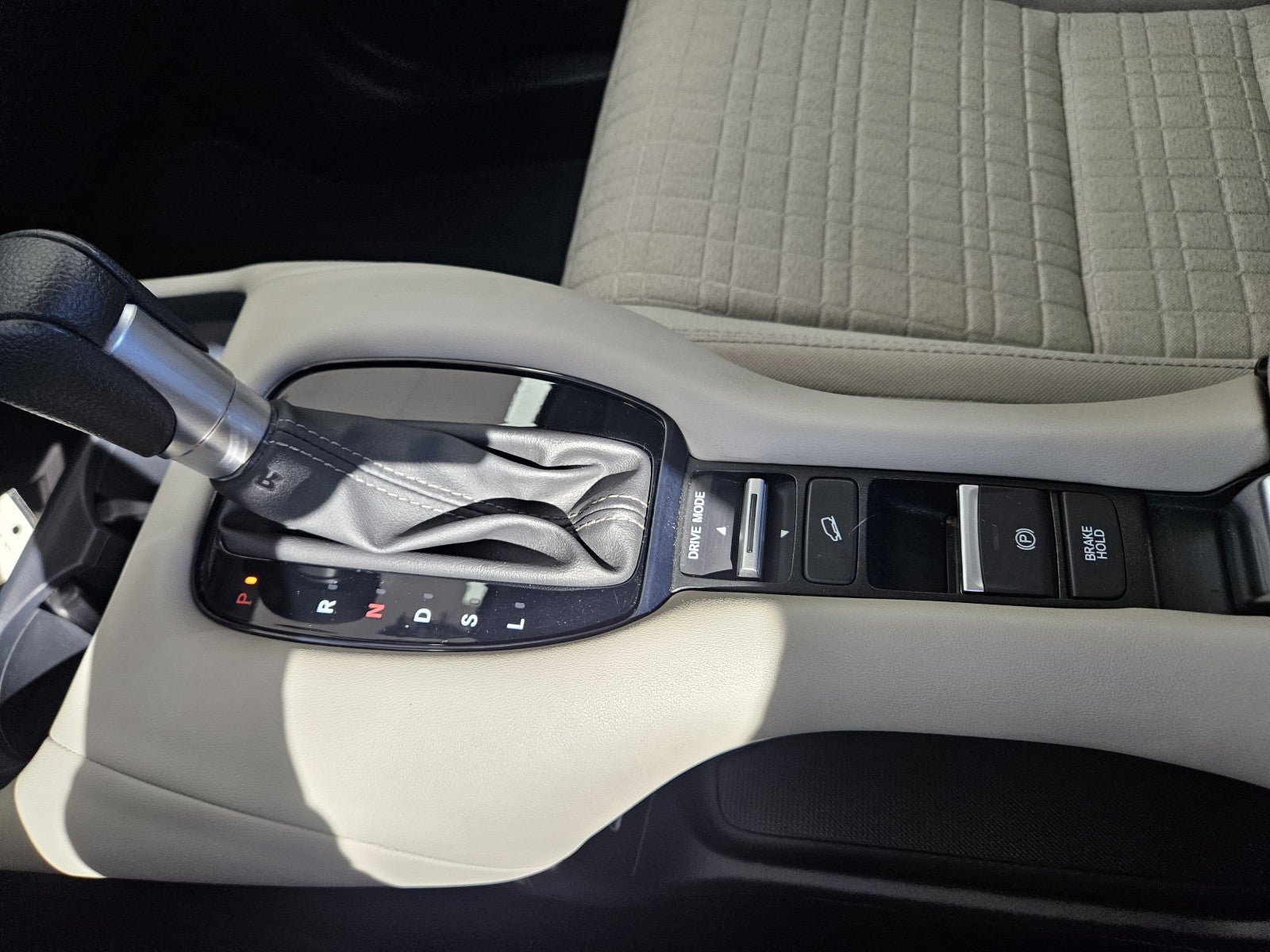 Used 2025 Honda HR-V LX image 25