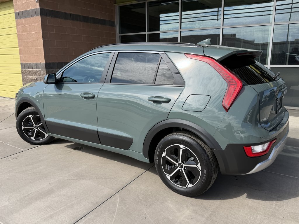 Used 2024 Kia Niro EX FWD image 5