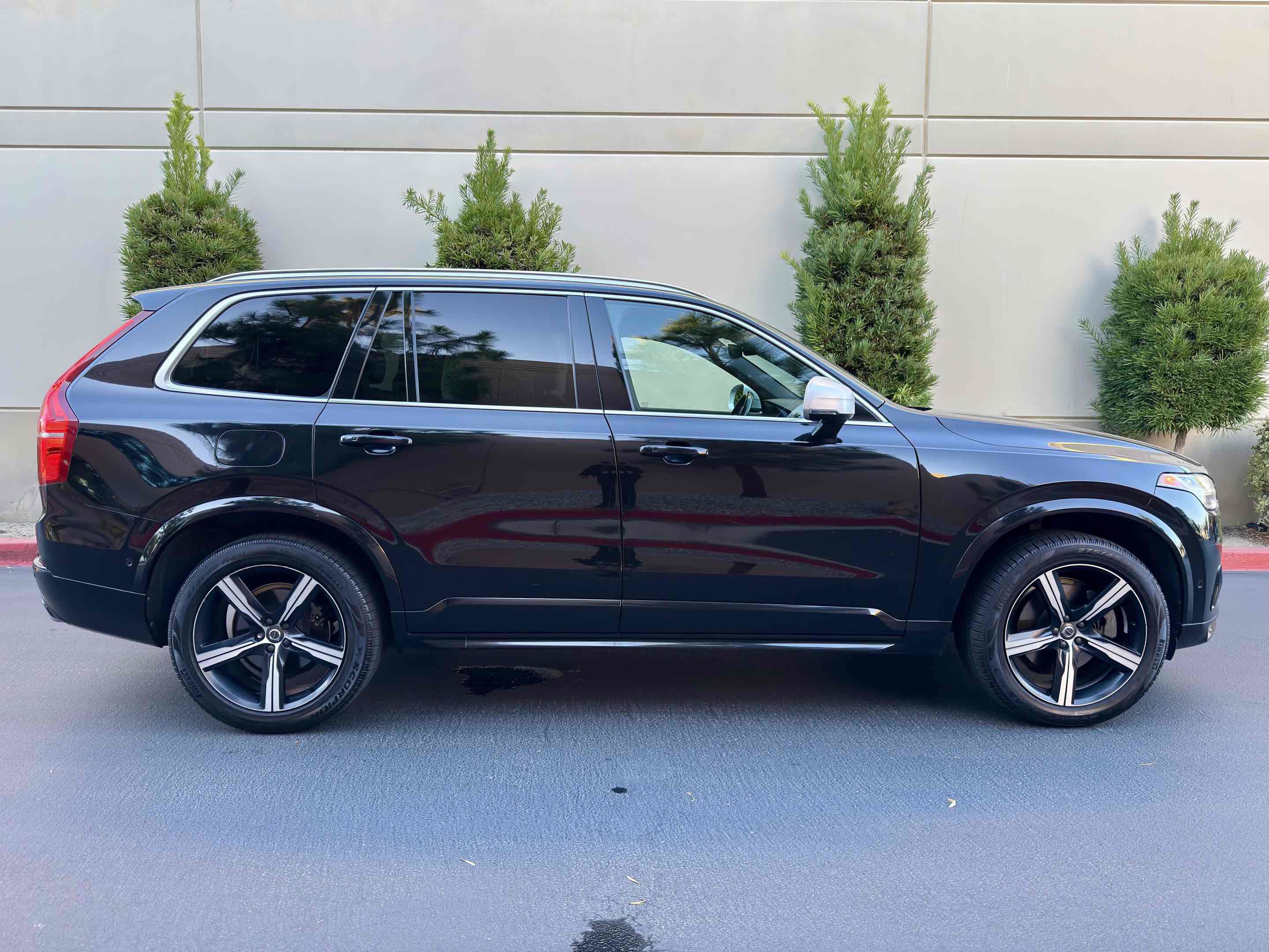 Used 2016 Volvo XC90 T6 R-Design w/ Vision Package image 7