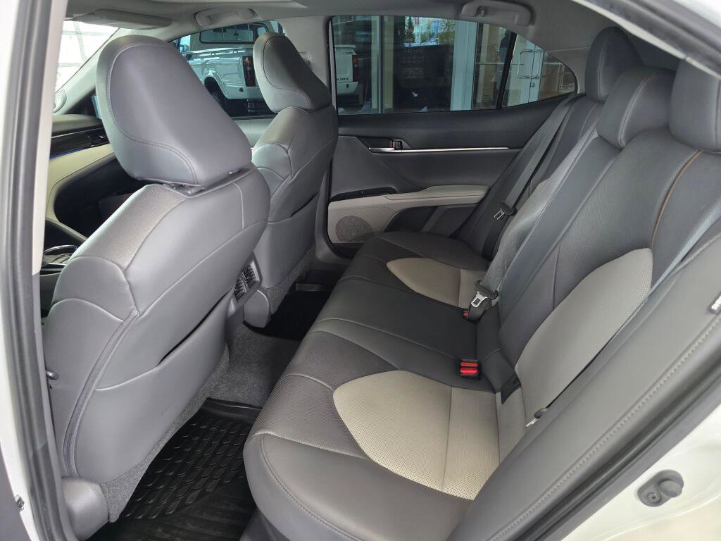 Used 2020 Toyota Camry XLE w/ Driver Assist Package FWD image 38