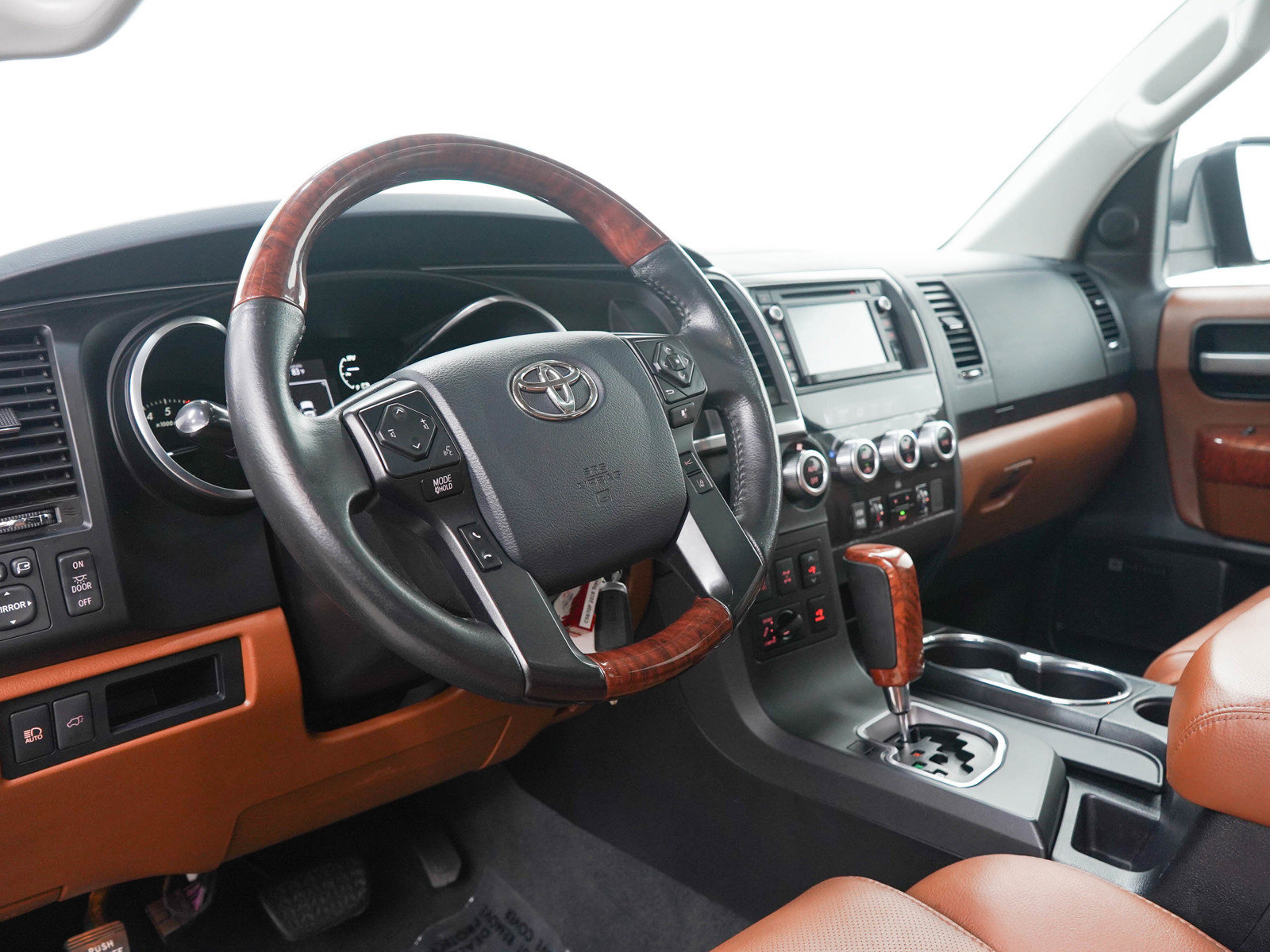 Used 2019 Toyota Sequoia Platinum AWD/4WD image 31