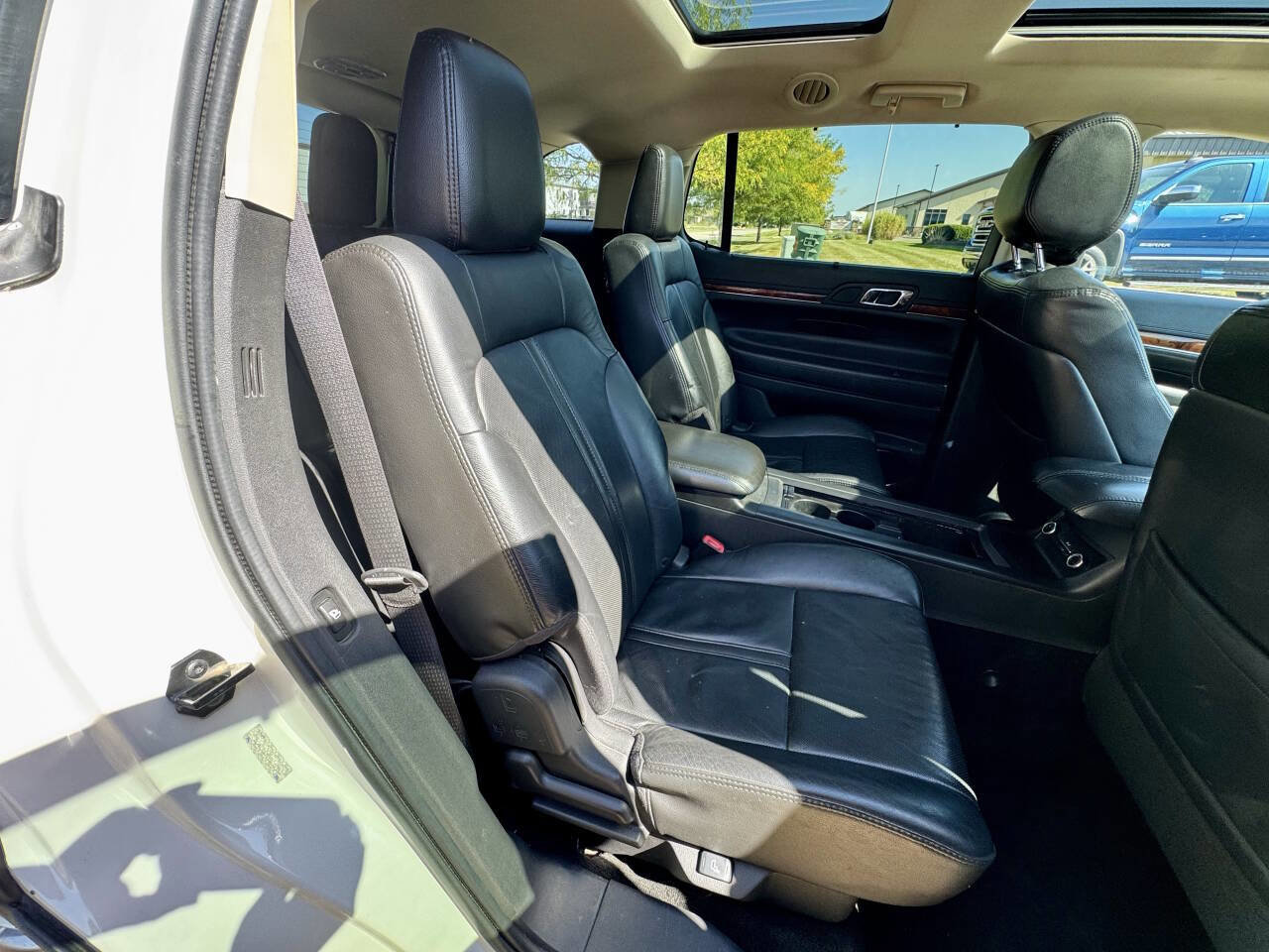 Used 2013 Lincoln MKT AWD image 29