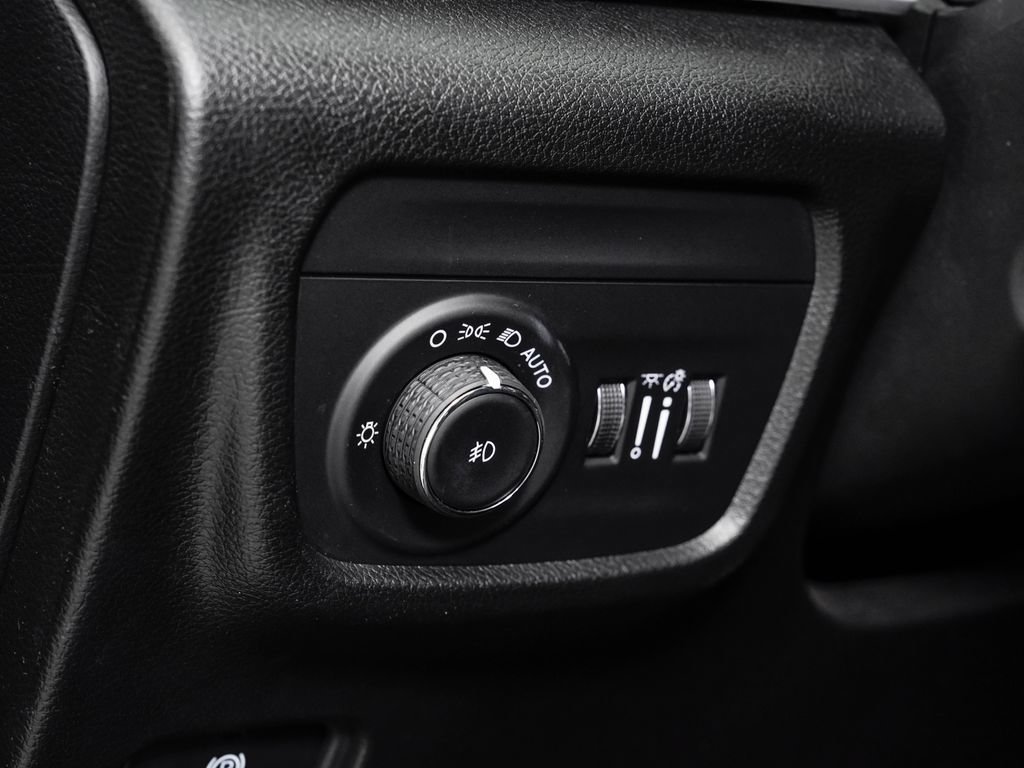 Used 2023 Jeep Grand Cherokee L Limited w/ Luxury Tech Group II AWD/4WD image 11