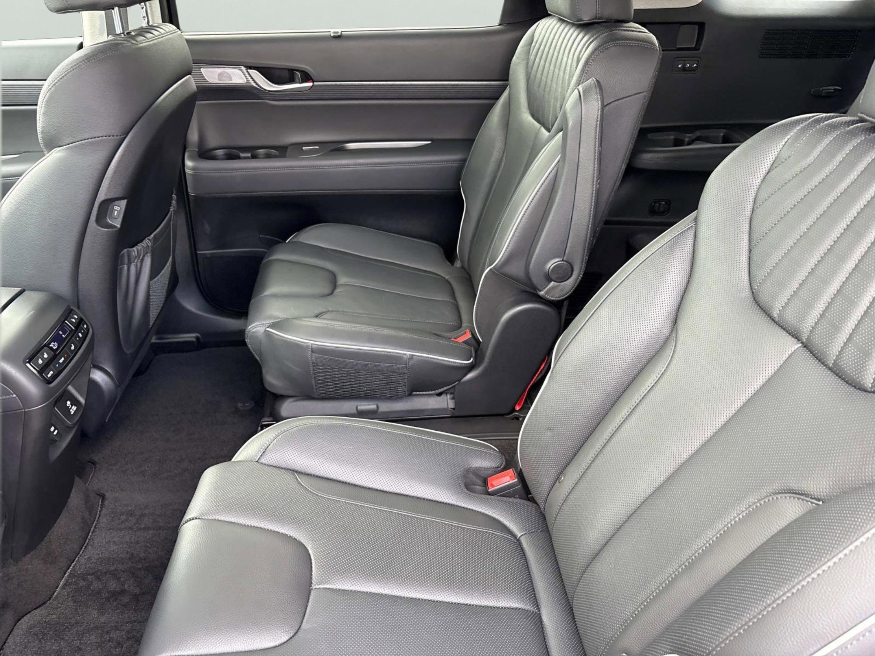 Used 2024 Hyundai Palisade Limited image 18